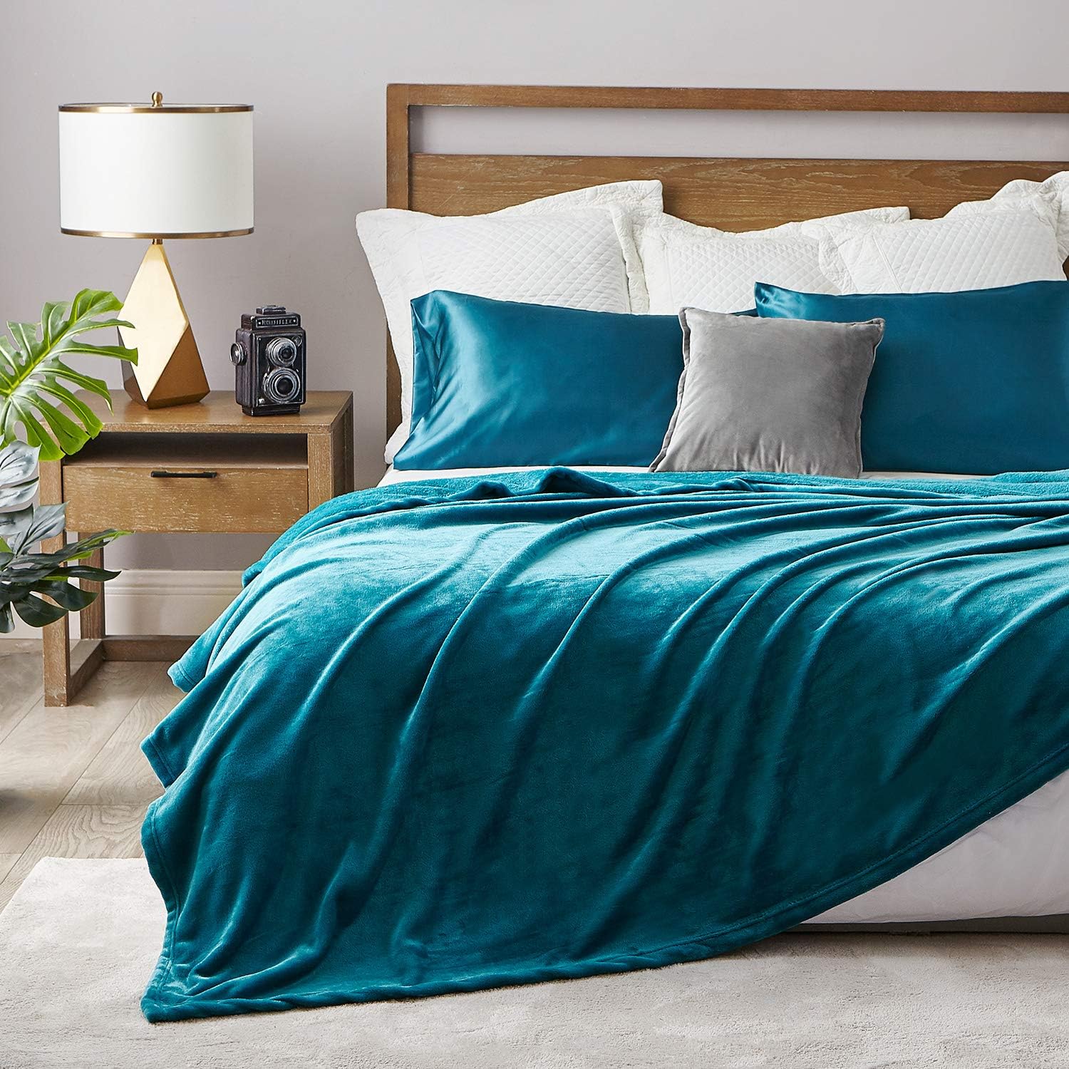 YSTYLE Soft Flannel Fleece Twin Blanket Plush Throw 160 x 200 CM